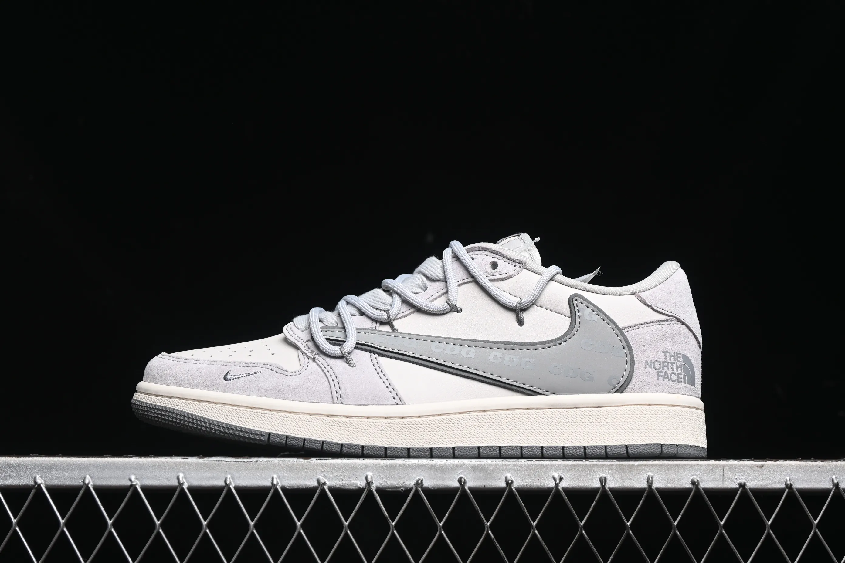 All categories Air Jordan Jordan series basketball shoes Air Jordan 1 Low High-end customized low-top sneakers Travis Scott x Fragment Design x Air Jordan 1 Low OG SP AJ1 Joe 1 North Face joint-reflective pig eight drawstring low-top cultural casual sneakers SJ0086-142